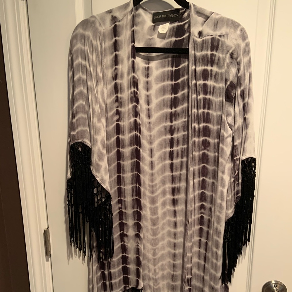 Shop the Trends Kimono with fringe size small